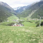 Haus Am Brunnen Bed and Breakfast 3*